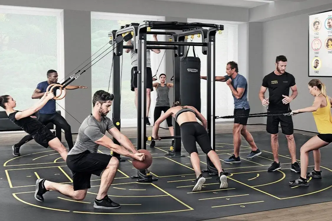 Group of people using the omnia gym equipment